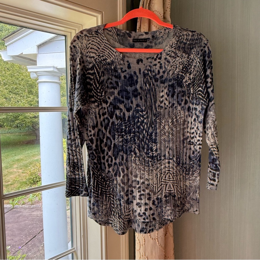 Nally & Millie Blue Abstract Leopard Pattern Ribbed Knit 3/4Sleeve Light Sweater